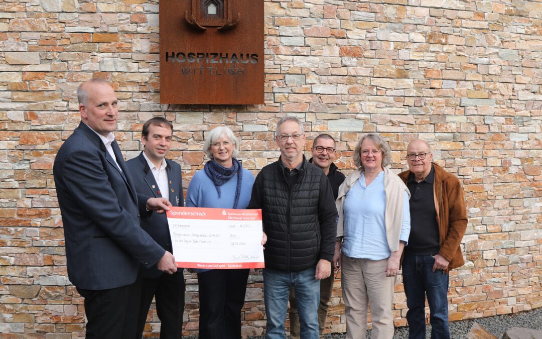 Klangvolle Hilfe: Musikverein Kröv übergibt Spendenscheck an den Förderverein